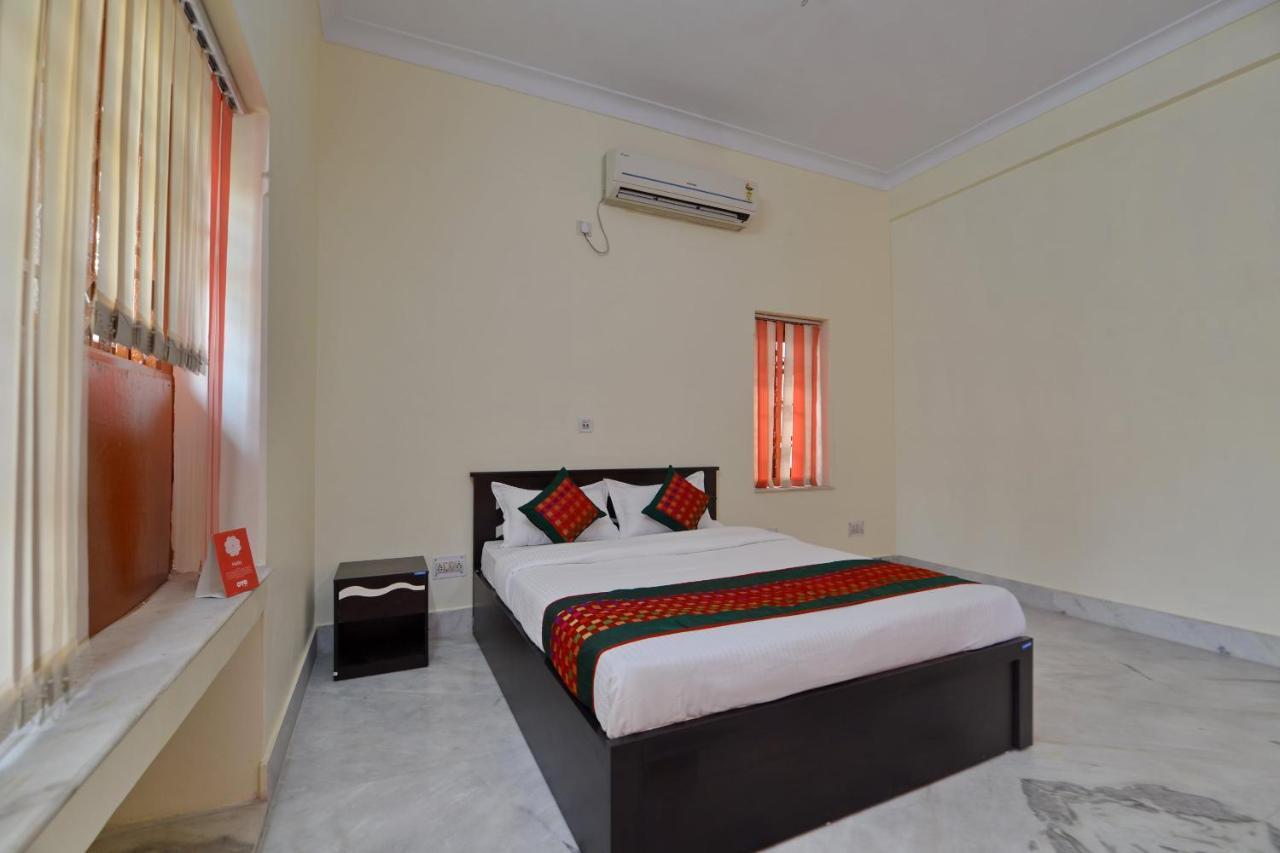 Oyo 12210 Comfort N Cozy Calcuta Exterior foto